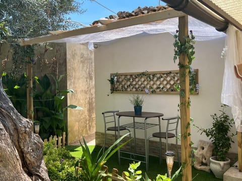 Patio, Garden, Breakfast