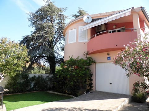 Facade/entrance, Garden, Garden view