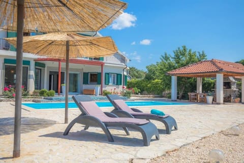 Swimming pool, Location, children, Family