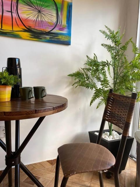 Living room, Food and drinks, Dining area, Food, Drinks