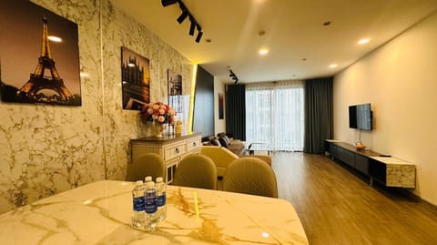 Communal lounge/ TV room, TV and multimedia, Living room, Seating area, Evening entertainment