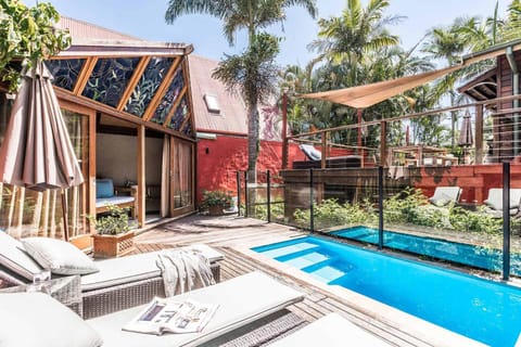 Property building, Day, Pool view, Swimming pool, sunbed