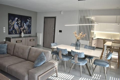 Kitchen or kitchenette, Living room, Seating area, Dining area