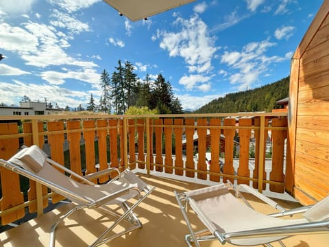 Balcony/Terrace, Mountain view
