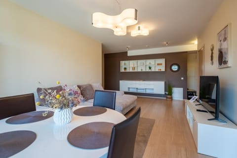 Communal lounge/ TV room, TV and multimedia, Living room, Seating area