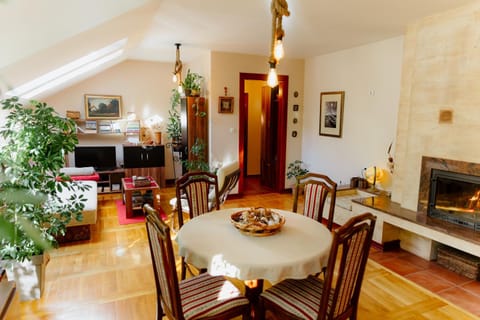 TV and multimedia, Living room, Seating area, Dining area, Evening entertainment, flat iron