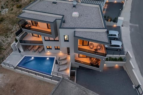 Property building, Bird's eye view