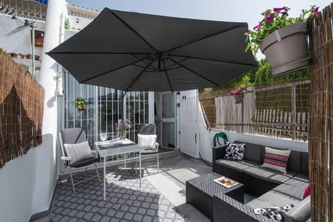 Patio, Day, Balcony/Terrace, Dining area