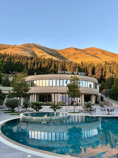 Property building, Day, Natural landscape, Mountain view, sunbed