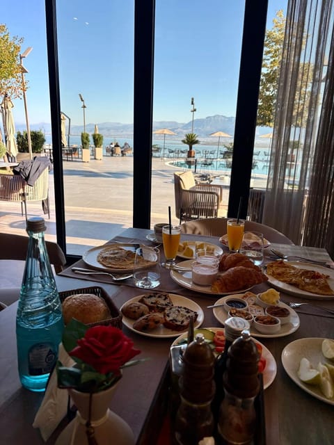 Restaurant/places to eat, Food and drinks, Dining area, Food, Breakfast