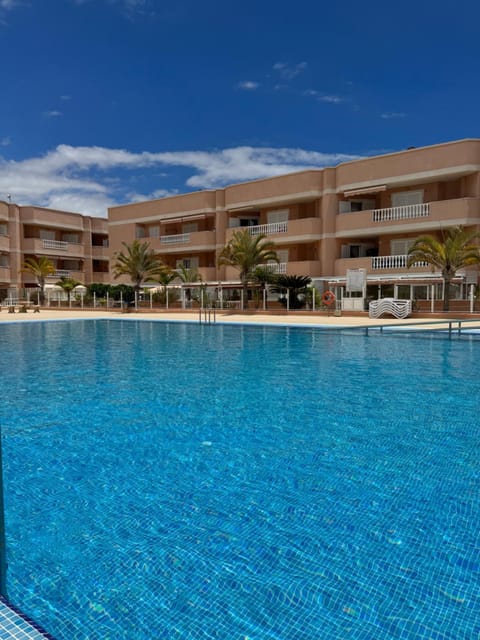 Property building, Day, Swimming pool