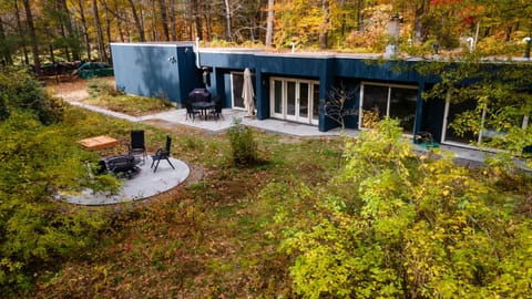 Property building, Garden, Balcony/Terrace, Garden view