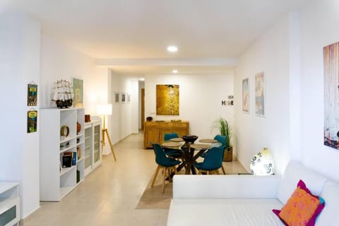 TV and multimedia, Living room, Seating area, Dining area