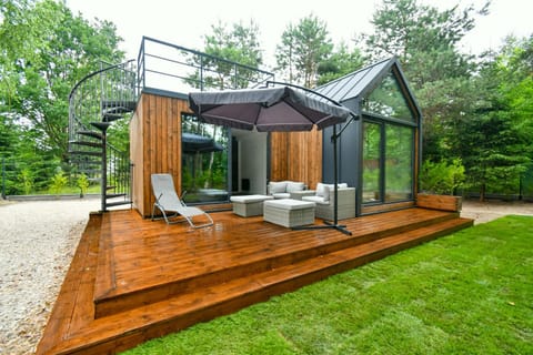 Property building, Spring, Day, Natural landscape, Balcony/Terrace, sunbed