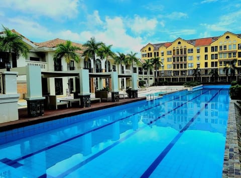 Property building, Day, Pool view, Swimming pool