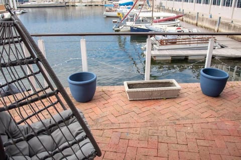 WATERFRONT -NEW LISTING LUXURY 4 BED ON THE WATER House in Knysna