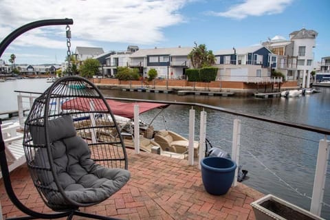 WATERFRONT -NEW LISTING LUXURY 4 BED ON THE WATER House in Knysna