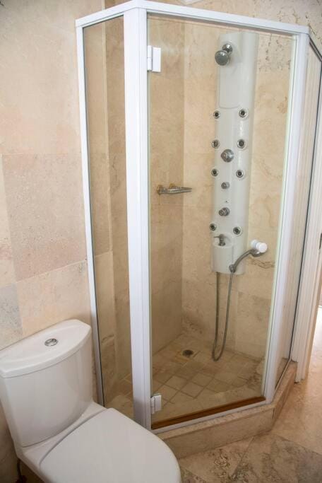 WATERFRONT -NEW LISTING LUXURY 4 BED ON THE WATER House in Knysna