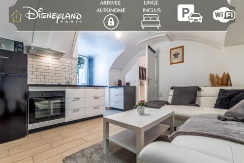 Kitchen or kitchenette, Seating area, Dining area, minibar, pet friendly, stove