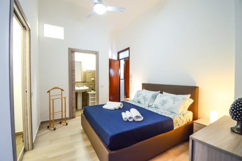 Bed, Photo of the whole room, Bedroom, fireplace, towels, wardrobe