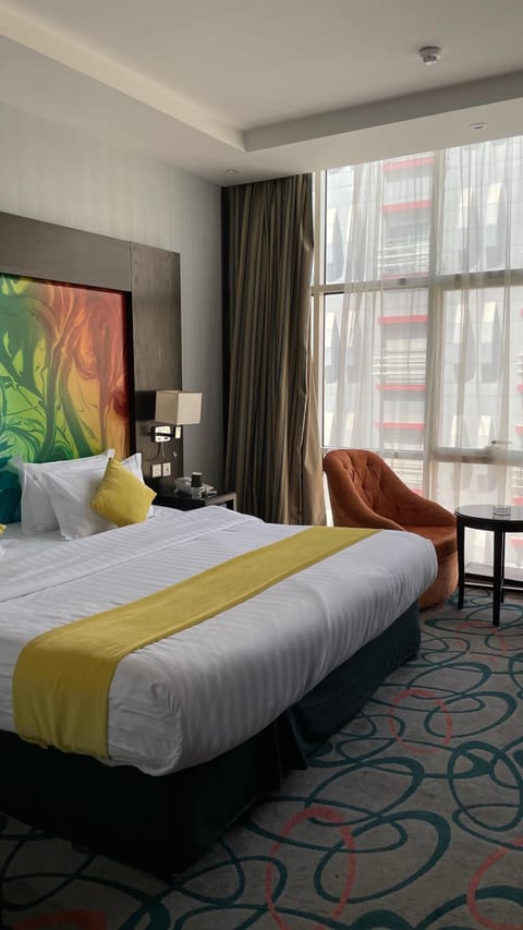 Bed, Photo of the whole room, Seating area, Bedroom