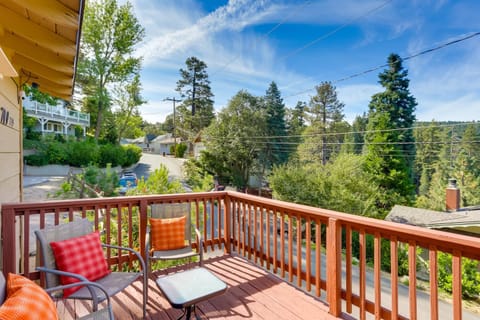 Crestline Cabin Close to Lake Arrowhead and Skiing Cabin in Crestline