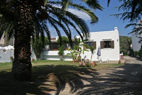 Property building, Facade/entrance, Garden