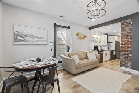 Workfriendly home with priv yard, near downtown House in Jeffersonville