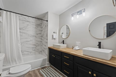 Workfriendly home with priv yard, near downtown House in Jeffersonville