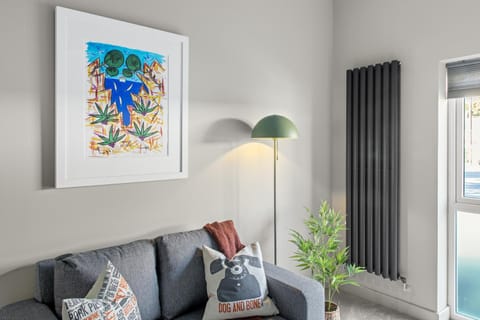 Brand New 1-Bed Flat Steps from Clifton NTU Campus House in Nottingham