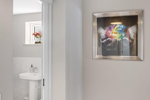 Brand New 1-Bed Flat Steps from Clifton NTU Campus House in Nottingham