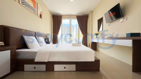 Bed, TV and multimedia, Bedroom
