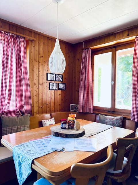 Seating area, Dining area