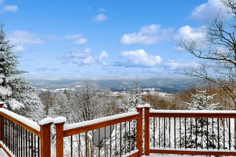 Scenic Sourbush House in Warren