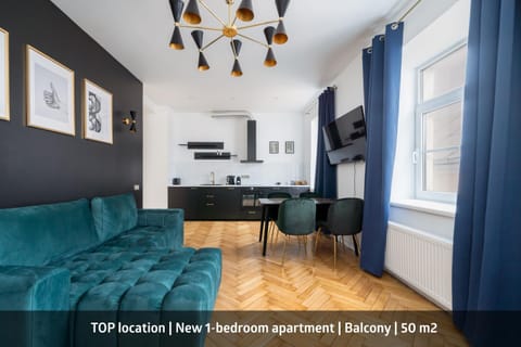 TV and multimedia, Kitchen or kitchenette, Living room, Seating area, Dining area
