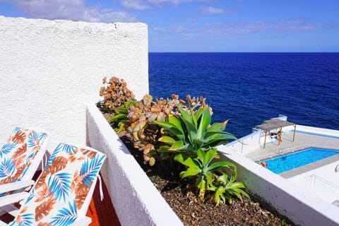 Balcony/Terrace, Pool view, Sea view, sunbed