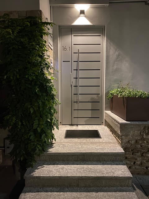 Facade/entrance, Night