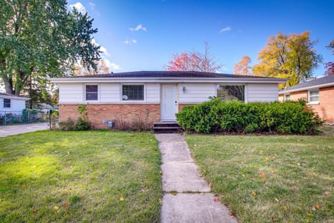 Green Bay Vacation Home Half Mi to Lambeau Field! House in Ashwaubenon