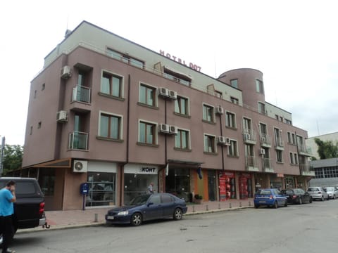 Facade/entrance