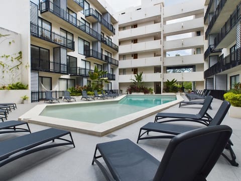 Day, Swimming pool, sunbed