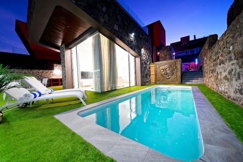 Swimming pool, Swimming pool
