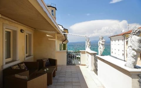 View (from property/room), Balcony/Terrace