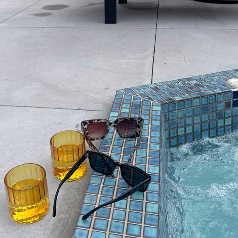 Hot Tub, Swimming pool