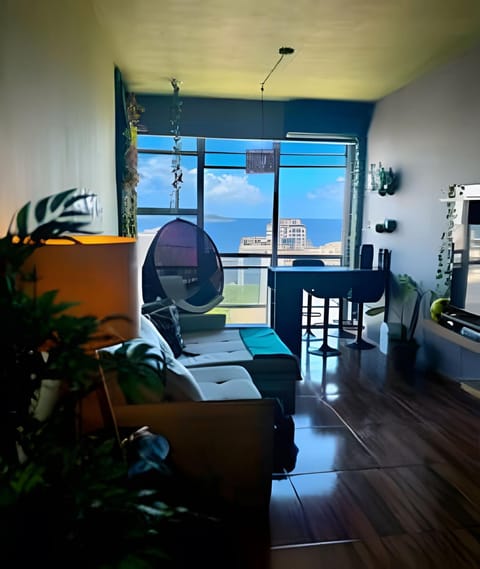 Communal lounge/ TV room, Living room, Sea view