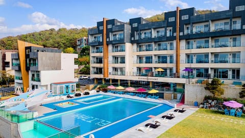 Property building, Pool view, Swimming pool