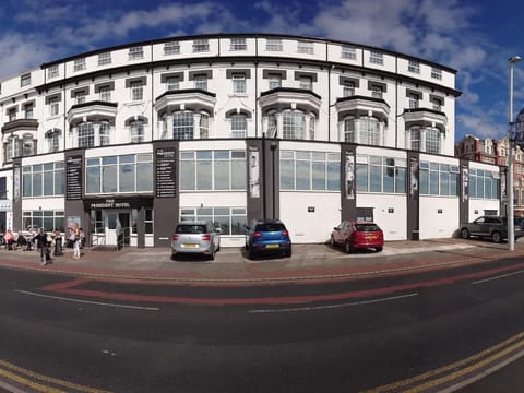 Facade/entrance, Day, Summer, On site, Street view