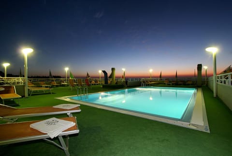 Night, Solarium, View (from property/room), Decorative detail, Swimming pool, Swimming pool