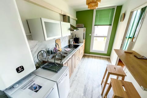 Kitchen or kitchenette, Dining area, dishwasher, oven, pet friendly, stove, toaster