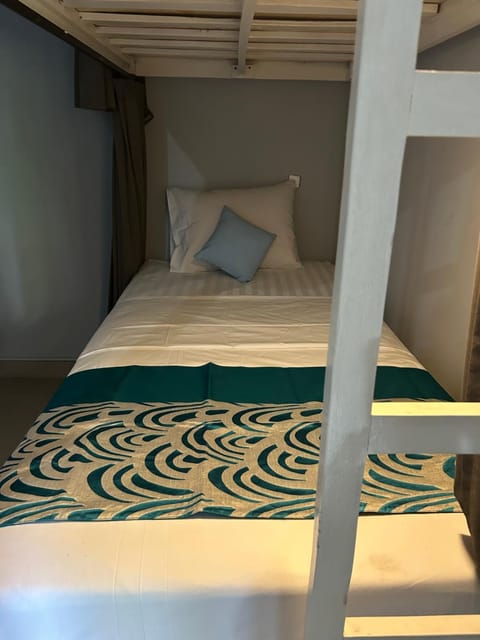 blue waves hostel amed Hostel in Abang