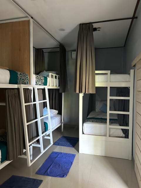 blue waves hostel amed Hostel in Abang